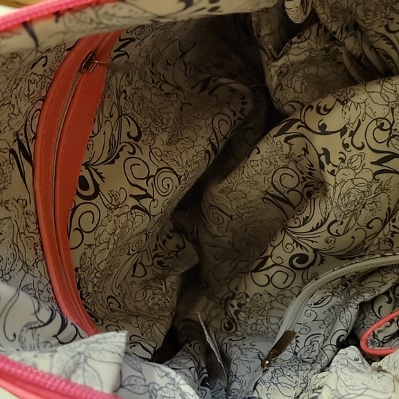 Pink Fashion Handbag - Picture 3 of 4